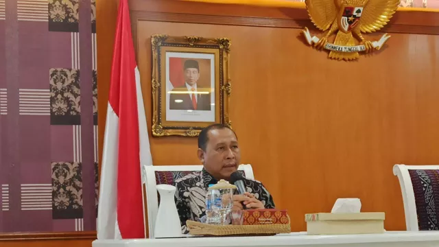 Sidak Penimbunan Beras di Depok, Kemensos Temukan Bansos Busuk - GenPI.co