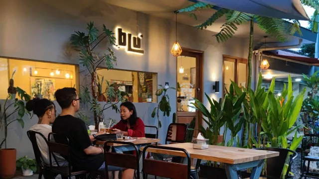 BLU Coffee and Kitchen, Tempat Nongkrong Seru Sambil Main Games - GenPI.co