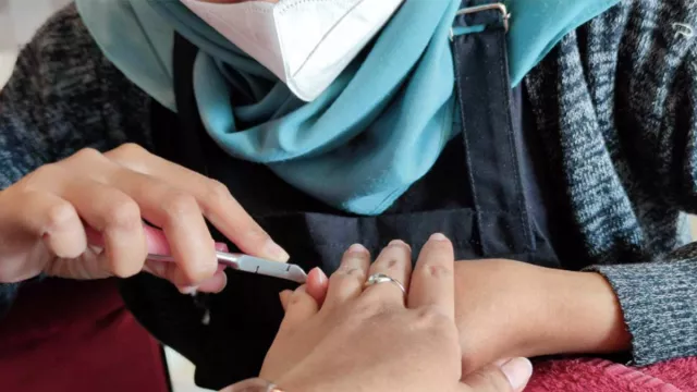 Hati-hati, Terlalu Sering Manicure Bisa Memicu Kanker Kulit! - GenPI.co
