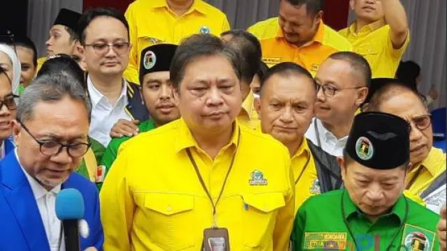 Golkar Daftar ke KPU, Airlangga Singgung Soal Rabu Weton - GenPI.co