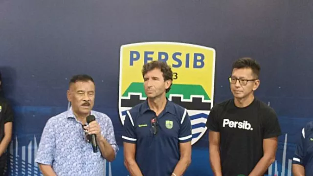 Siap Gembleng Persib Bandung, Luis Milla Punya Harapan Besar - GenPI.co Siap Gembleng Persib Bandung, Luis Milla Punya Harapan Besar - GenPI.co