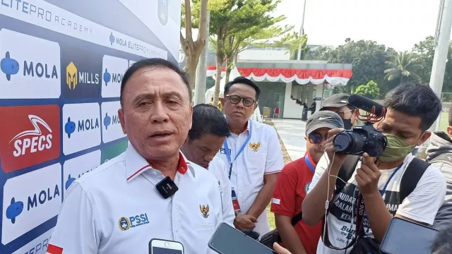 Ketua PSSI Mochamad Iriawan Larang Keras Suporter Nonton Langsung di Stadion - GenPI.co