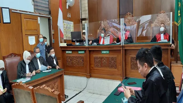 PN Jakarta Selatan Vonis 4 Tahun 6 Bulan Penjara Kursi Kosong - GenPI.co