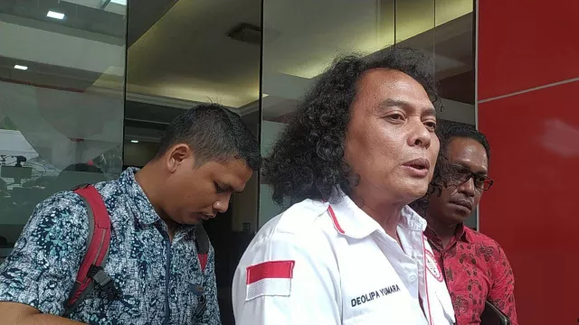 Putri Candrawathi Belum Ditahan, Deolipa Yumara Akan Buat Surat Resmi ke Jokowi - GenPI.co