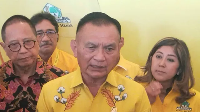 Sekjen Golkar Klaim Rekrut Banyak Anggota Baru Lewat Operasi Darat - GenPI.co