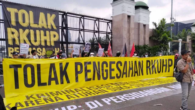 LBH Jakarta Kritik DPR RI Tak Bijak Menyusun Draf RKUHP - GenPI.co