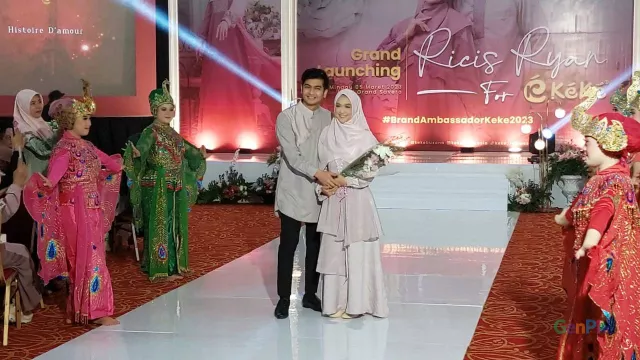 Ria Ricis dan Teuku Ryan Jadi Inspirasi Brand Busana Muslim Lokal, Manis! - GenPI.co