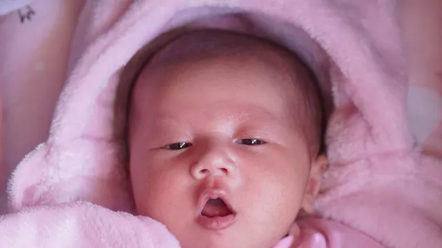 Tips Merawat Bayi Prematur Supaya Tumbuh Kembangnya Optimal - GenPI.co