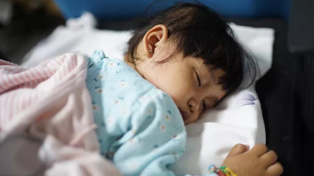 Pakar Beber Alasan Pentingnya Tidur yang Cukup Bagi Anak - GenPI.co