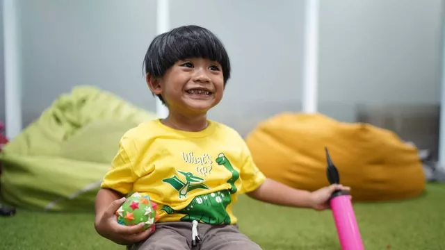 Tips Menemani Aktivitas Olahraga Anak Meski Orang Tua Terkendala Fisik - GenPI.co