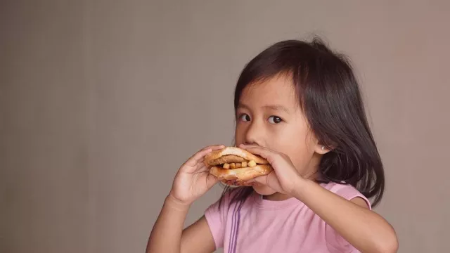 Pakar Sebut Makanan Cepat Saji Berisiko Menyebabkan Anak Terkena Diabetes - GenPI.co