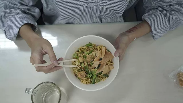 Tips Membawa Bekal Nasi dan Mie Goreng untuk Menjaga Kesehatan - GenPI.co