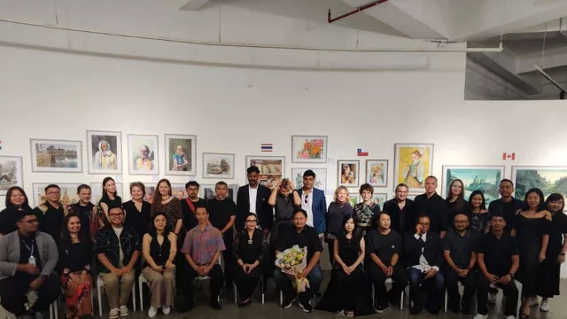  Pameran Cat Air Dunia yang Satukan Seniman di Jakarta dan Bali - GenPI.co