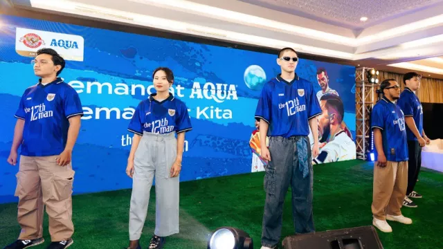 Bentuk Apresiasi kepada Timnas Indonesia, AQUA Luncurkan Jersei Pemain Ke-12 - GenPI.co