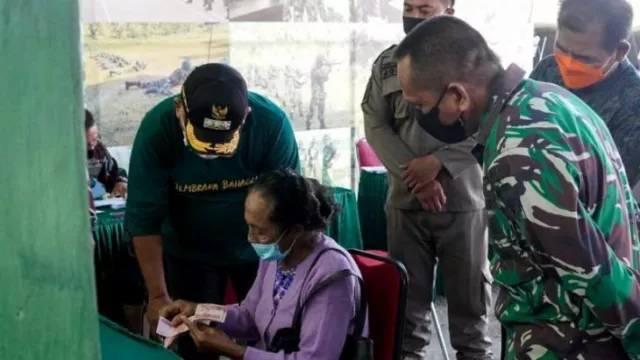 Pedagang Kaki Lima dan Warung Dapat Bantuan Kodim Jembrana Bali - GenPI.co BALI