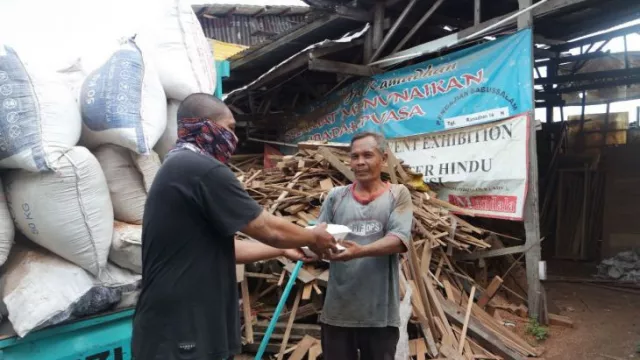 Warga Bali Terdampak Covid-19, ACT Serahkan Bantuan Pangan - GenPI.co BALI
