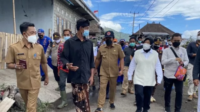 Kunjungi Korban Gempa Karangasem Bali, Ini Sumbangan Mensos - GenPI.co BALI
