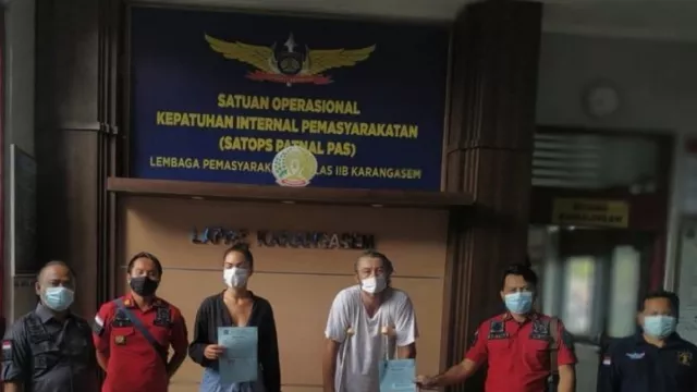 Palsukan Surat PCR, Dua Warga Asing Dideportasi Imigrasi Bali - GenPI.co BALI