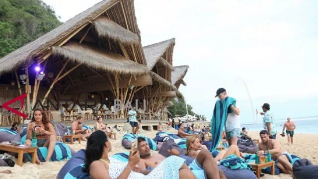 Ganggu Warga Badung Bali, Pesta Bule Rusia Disambangi Polisi - GenPI.co BALI