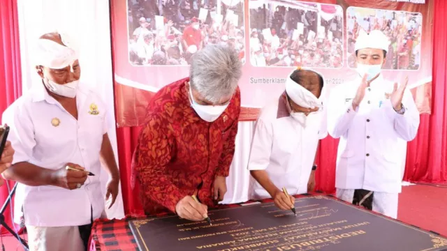 Wow! Gubernur Bali Koster Ukir Sejarah di Desa Sumberklampok - GenPI.co BALI