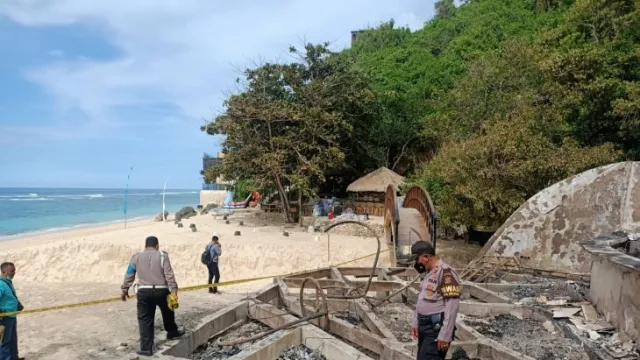 Restoran Karma Beach Bali Ludes Terbakar, DPMPTSP Sebut Ilegal - GenPI.co BALI