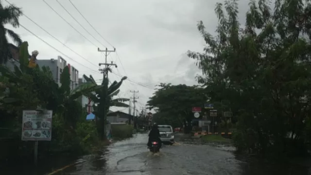 BMKG: Hujan Plus Angin Kencang di 2 Wilayah Bali, Cuaca Hari Ini - GenPI.co BALI