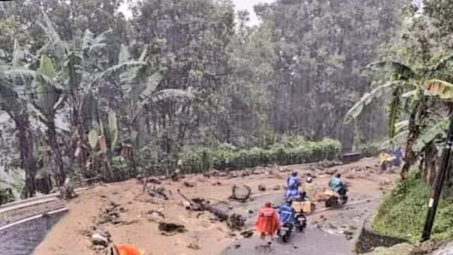 Jalan Utama Denpasar-Buleleng Bali Longsor, Ini Langkah BPBD - GenPI.co BALI