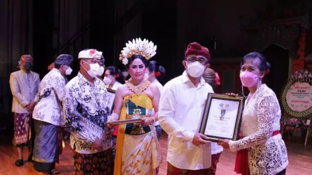 Bukan Nakes, Jaya Negara: Guru di Bali Garda Depan Cegah Covid-19 - GenPI.co BALI