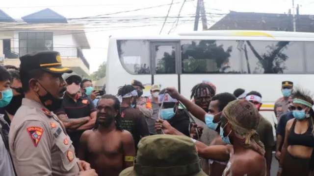 Hentikan Duel AMP vs PGN Soal Papua Merdeka, Ini Aksi Polisi Bali - GenPI.co BALI