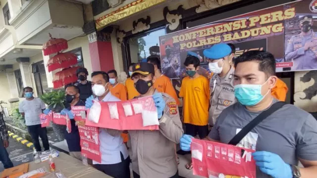 Modus Pengedar Narkoba Pipa Paralon Diungkap Polres Badung Bali - GenPI.co BALI