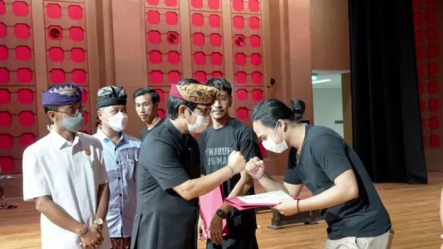 Pemkab Badung Minta Seniman Kreatif saat Pandemi Covid-19 di Bali - GenPI.co BALI Pemkab Badung Minta Seniman Kreatif saat Pandemi Covid-19 di Bali - GenPI.co BALI