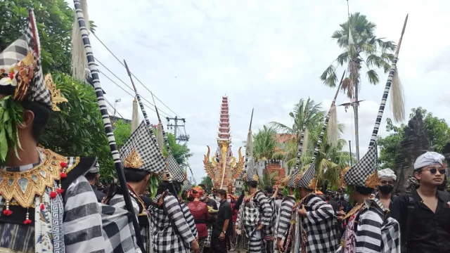 Merinding! Ini Suasana Krama Bali Ikuti Pelebon Raja Pemecutan XI - GenPI.co BALI