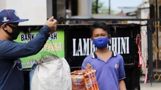 Keren Pemuda Buleleng Ini Kelola 1 Ton Sampah Melalui Bank Sampah - GenPI.co BALI