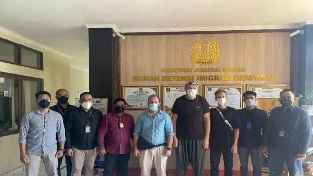 Viral Aniaya WNA Ukraina, 3 Bule Ini Dideportasi Imigrasi Bali - GenPI.co BALI Viral Aniaya WNA Ukraina, 3 Bule Ini Dideportasi Imigrasi Bali - GenPI.co BALI