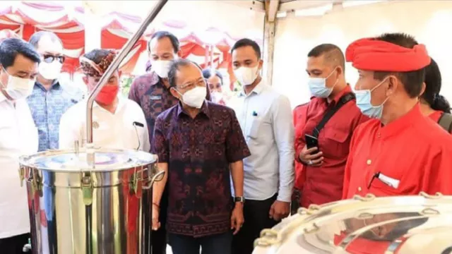 Gubernur Bali Paksa Produksi Arak Gula Karangasem Tutup, Kenapa? - GenPI.co BALI