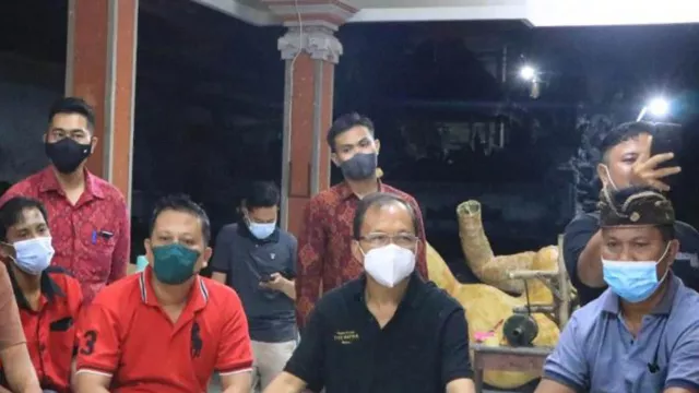 Minum Arak Campur Kopi, Koster Temui Sekaa Teruna Tabanan Bali - GenPI.co BALI