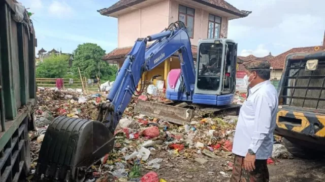 Sampah Denpasar Bali Menggunung Resahkan Warga, Langkah Pemkot? - GenPI.co BALI