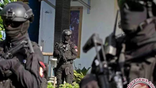 Densus 88 Geledah Rumah Teroris Denpasar Bali, Temuannya Ini - GenPI.co BALI