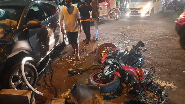 Adu Jangkrik Honda HRV Lawan Moge R25 di Badung Bali, Korban? - GenPI.co BALI