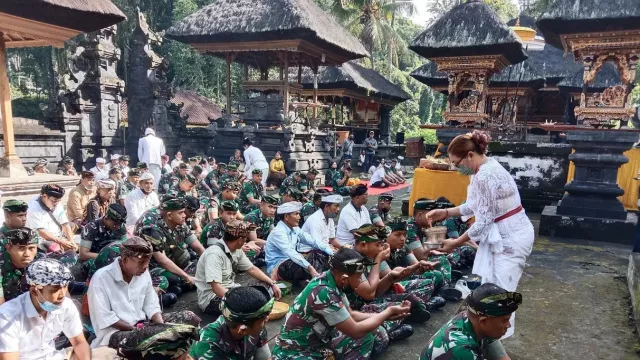 Pangdam Udayana Mayjen Sonny Ritual di Tampaksiring Bali, Kenapa? - GenPI.co BALI