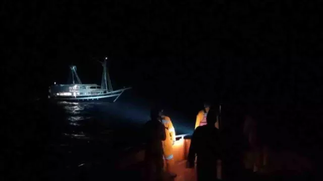 Kapal Pengangkut Wisman dari Bali 'Terjebak' di Selat Lombok - GenPI.co BALI