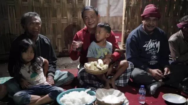 Bantu Warga Miskin, Bupati Karangasem Gede Dana Gelar Bedah Rumah - GenPI.co BALI