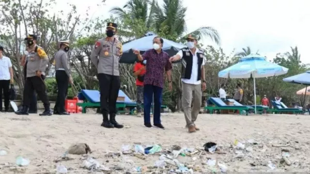 Wisatawan Resah, Bau Busuk Pantai Batu Bolong Canggu Menggila - GenPI.co BALI