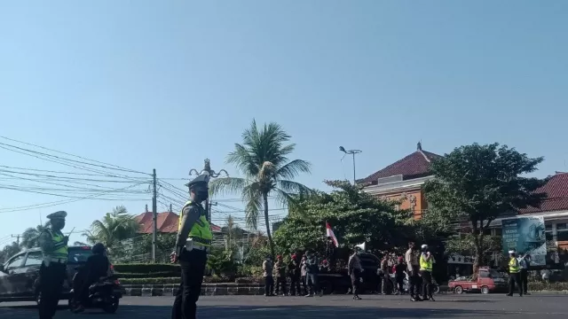 Akhiri Demo Mahasiswa Papua, Massa PGN Turun ke Renon Bali - GenPI.co BALI
