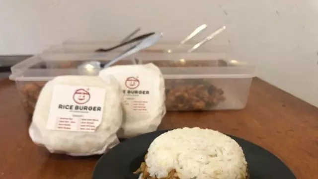 Makanan Kekinian Ada di Denpasar Bali, Coba Rice Burger Ini - GenPI.co BALI