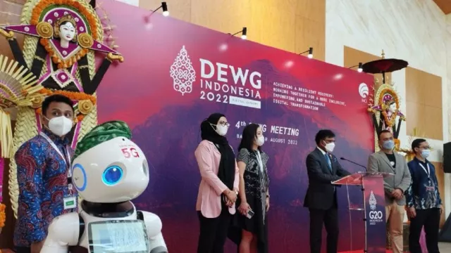 Robot Canggih Uu Teknologi 5G Hadir di Bali, Ramaikan Acara Ini - GenPI.co BALI Robot Canggih Uu Teknologi 5G Hadir di Bali, Ramaikan Acara Ini - GenPI.co BALI