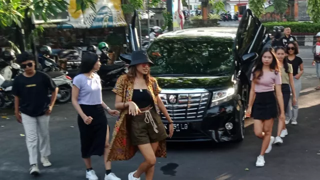 Musik Bali: Jegeg Bulan Rilis Single Baru, Beber Cinta Ruwet - GenPI.co BALI