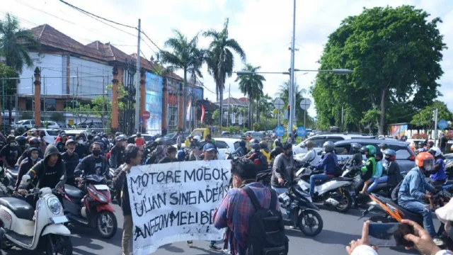 Demo Tolak Harga BBM Naik, 8 Tuntutan Aliansi Bali Jengah - GenPI.co BALI