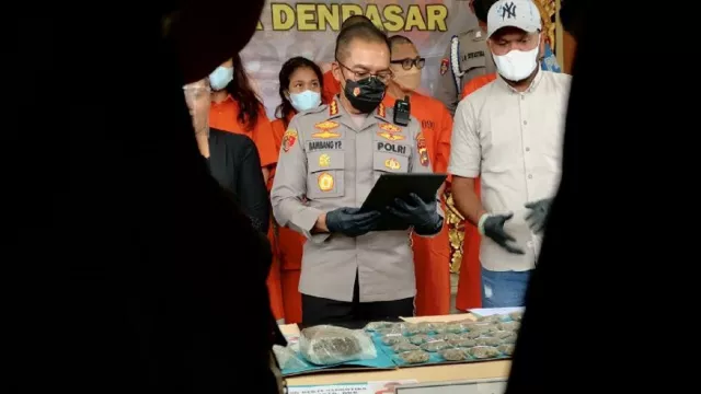 Polisi Denpasar Bali Ringkus 5 Orang, Kejahatan Apa? - GenPI.co BALI