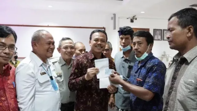 Peternak Sapi Bali Semringah Dapat Bantuan PMK Total Rp 1,5 M - GenPI.co BALI